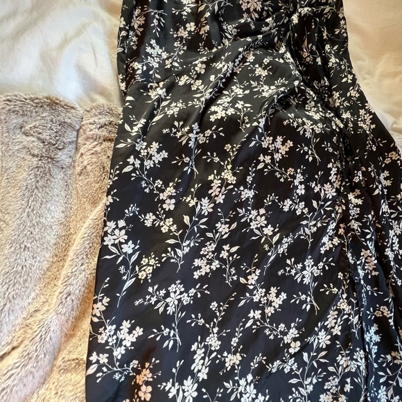 Zara brand new midi black and white floral skirt - Picture 4 of 7